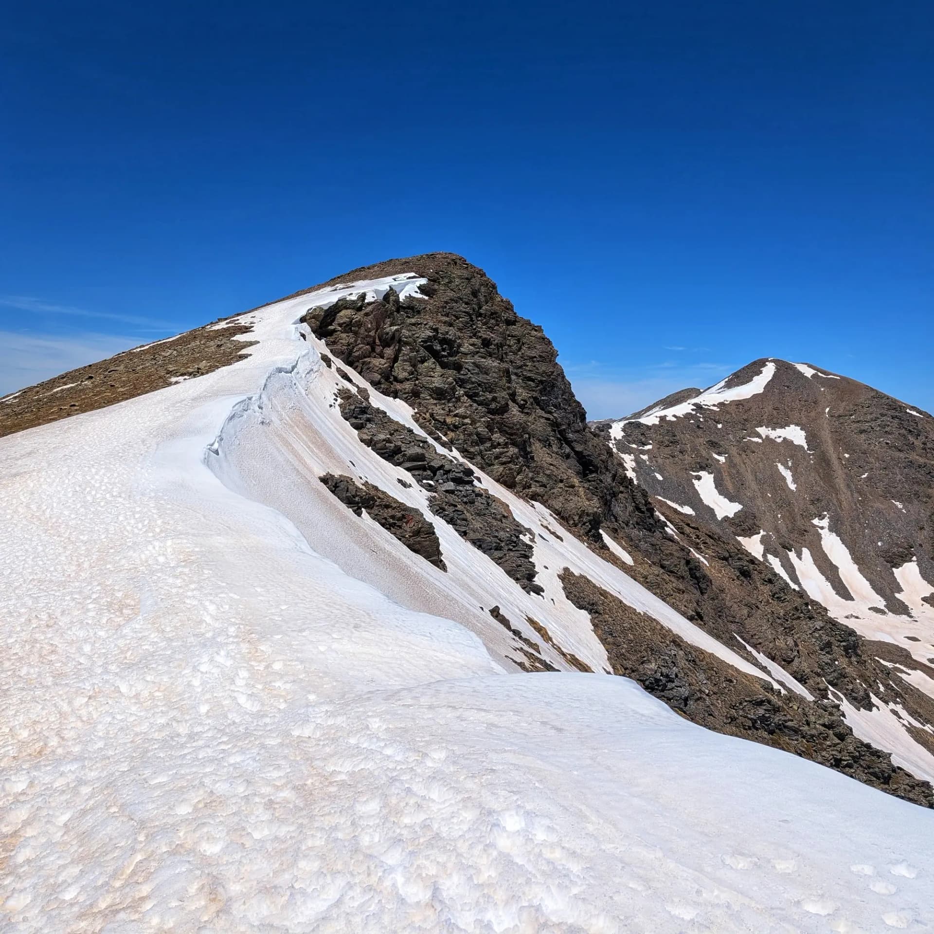 Vistes del Pic Petit del Segre i Pic de Segre (dreta)