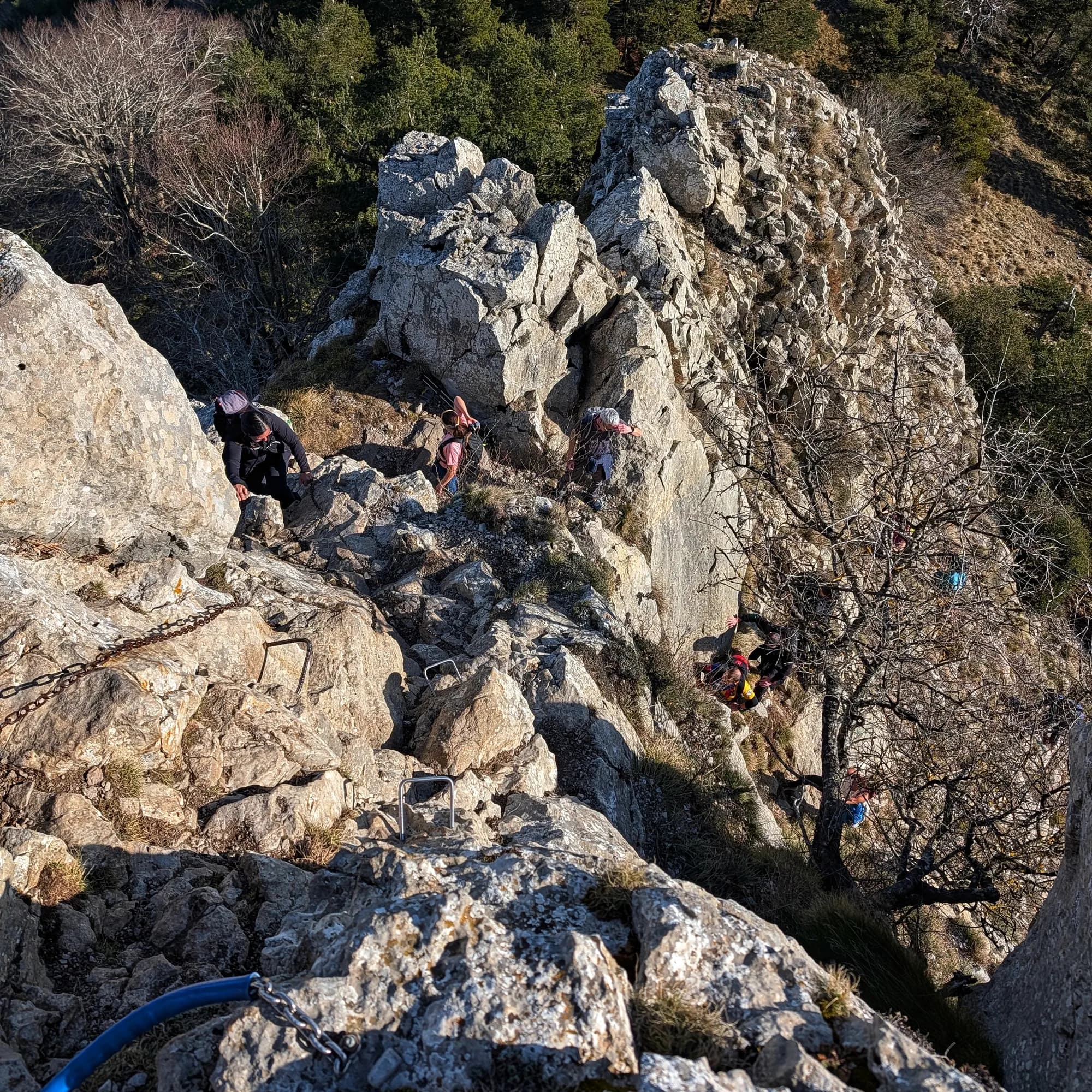 Grimpada equipada per accedir al Bassegoda amb elements de seguretat.