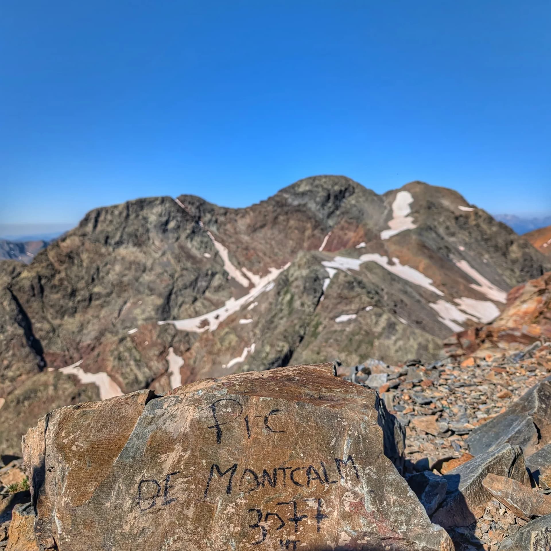 Pic de Montcalm mirant cap a la Pica d'Estats