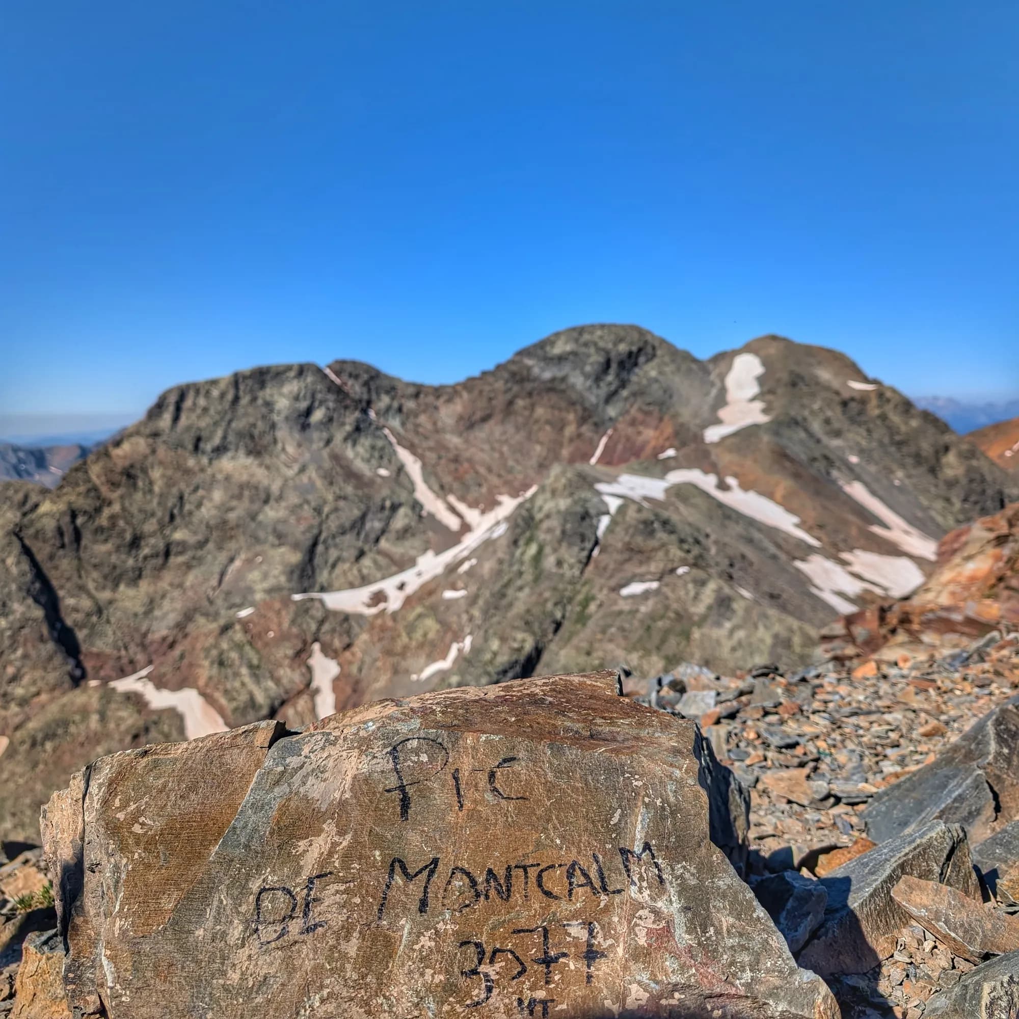 Pic de Montcalm mirant cap a la Pica d'Estats