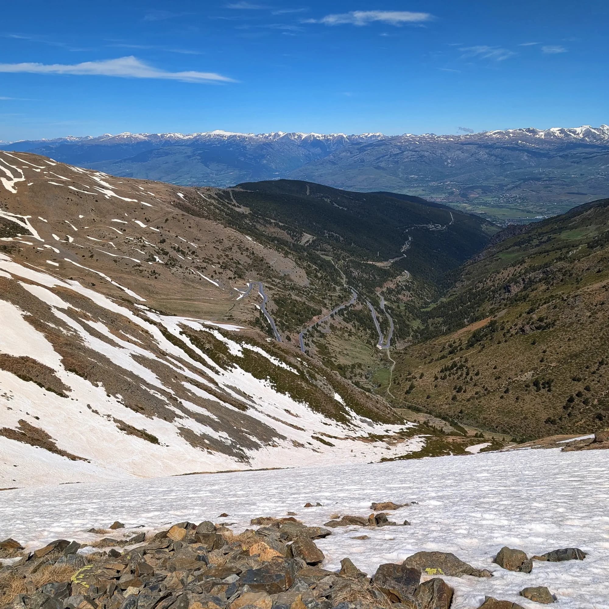 Views of the Alta Cerdanya with the Err slopes at the base (where we have the car)