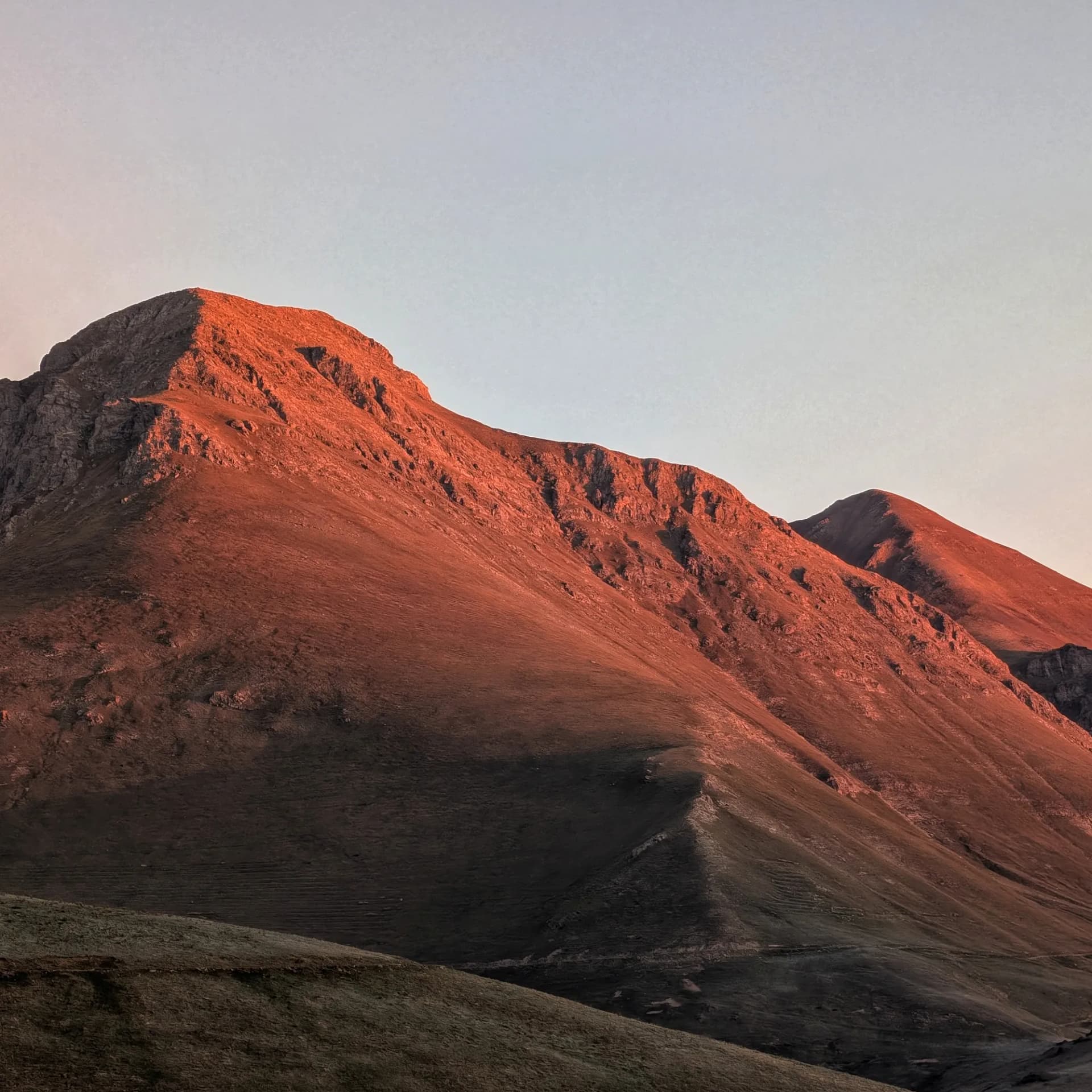 Montsent de Pallars and Montorroio with the first sunlight.