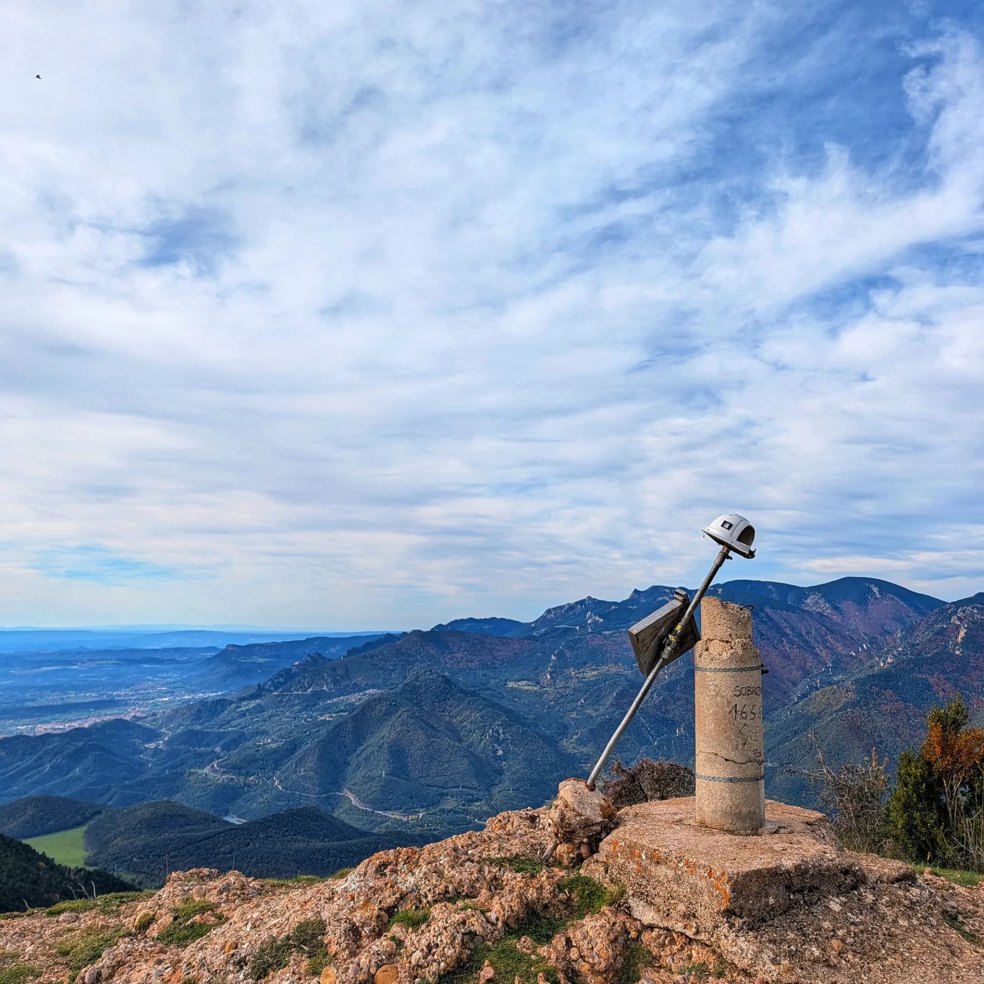 Sobrepuny Peak with the geodesic vertex and the flag.