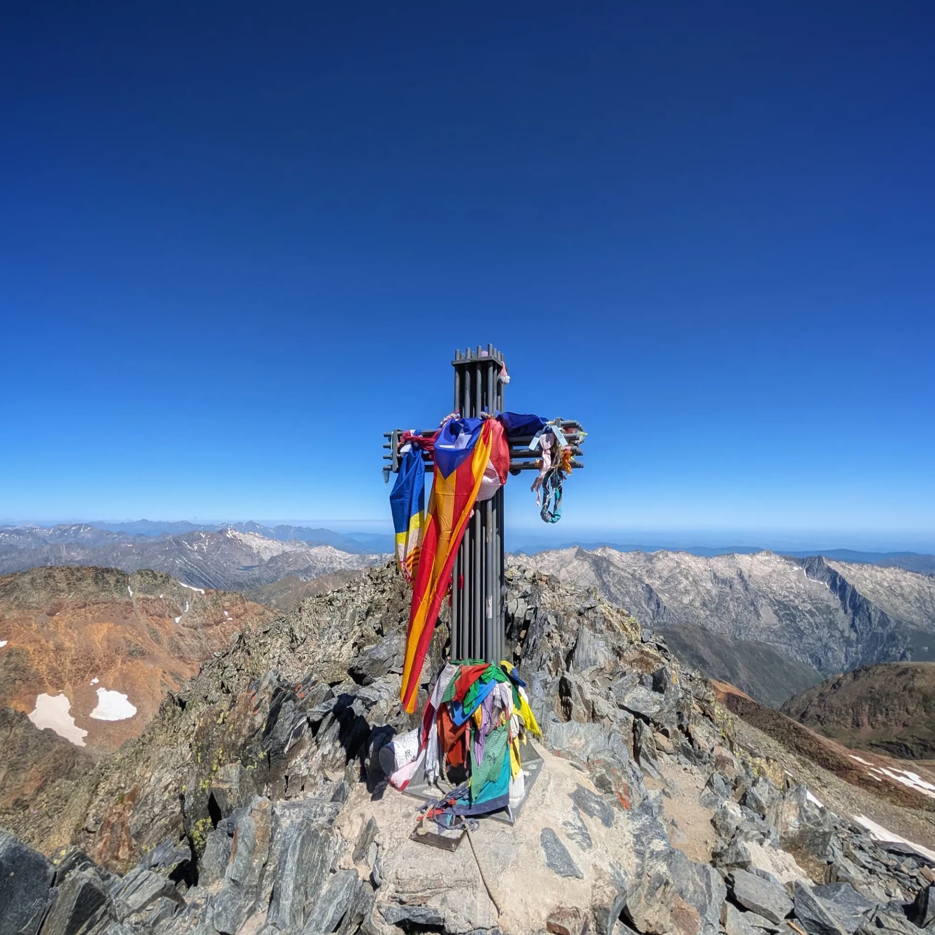 Cim amb la creu de ferro