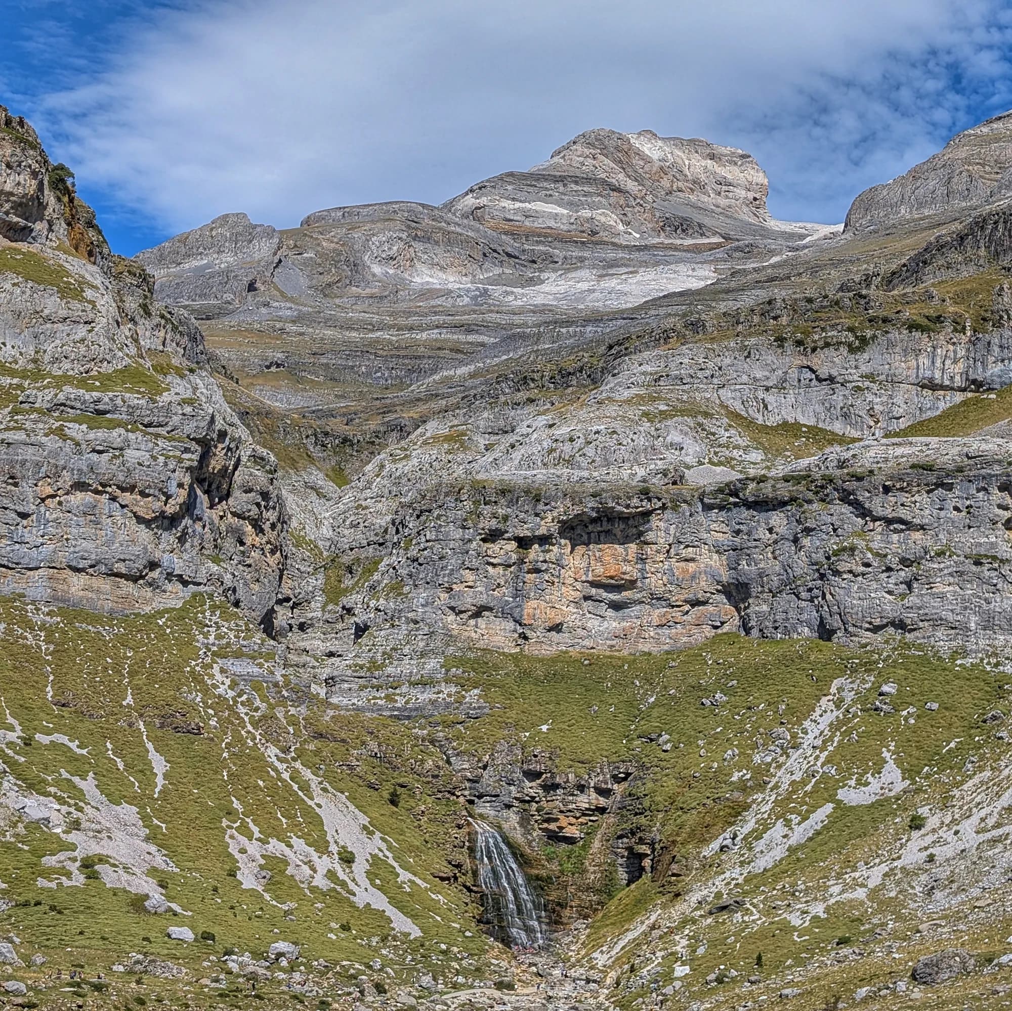 Vistes a la Cola de Caballo des de dalt
