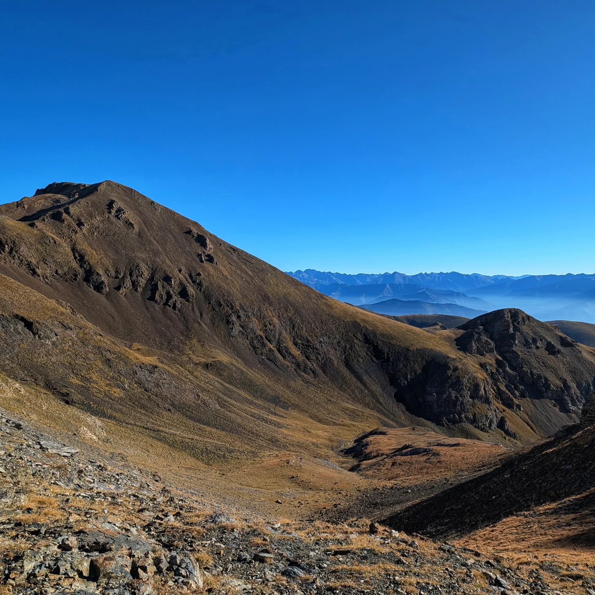 Vistes cap al cim del Montorroio.
