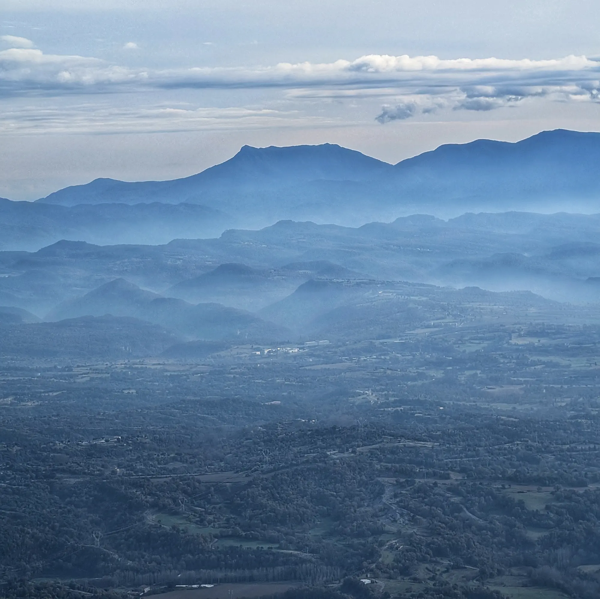 Panoramic view from Bellmunt of the Montseny massif (Les Agudes, Turó de l'Home, Matagalls) and Turó de Morou.