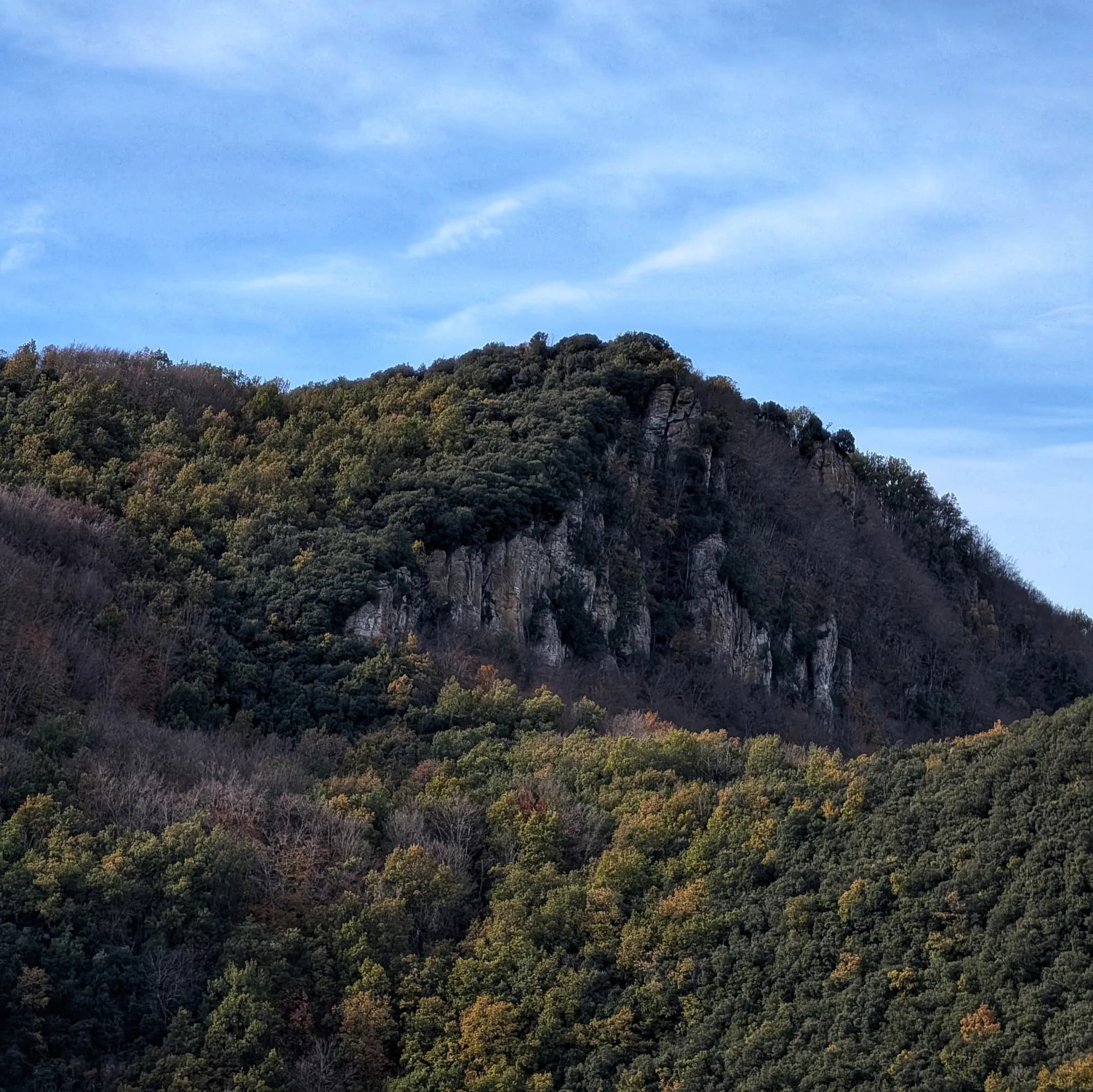 Vista del Puigsallança des del Santuari de Finestres.
