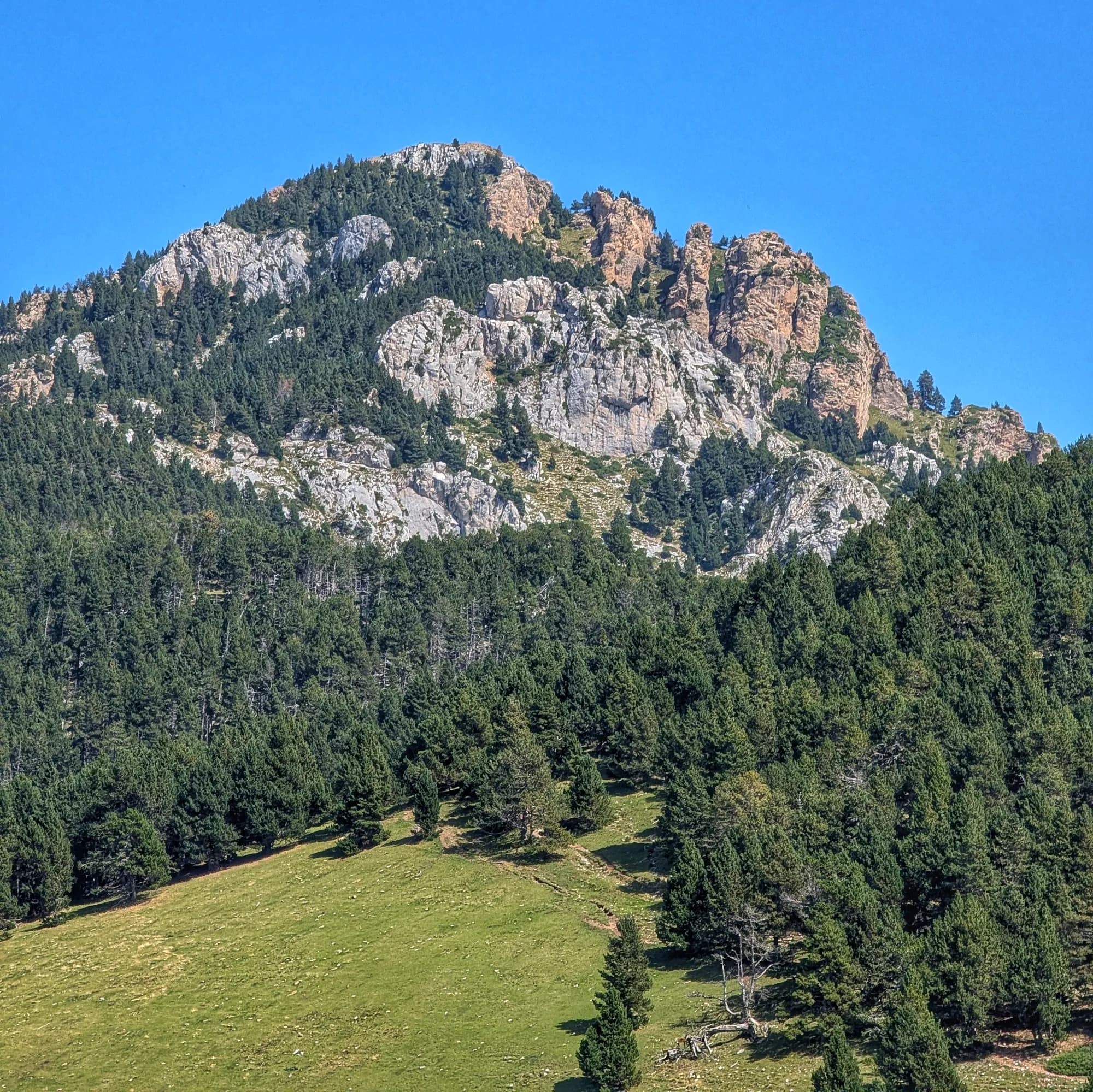 Vistes de Penyes Altes de Moixeró des del Pic del Moixeró