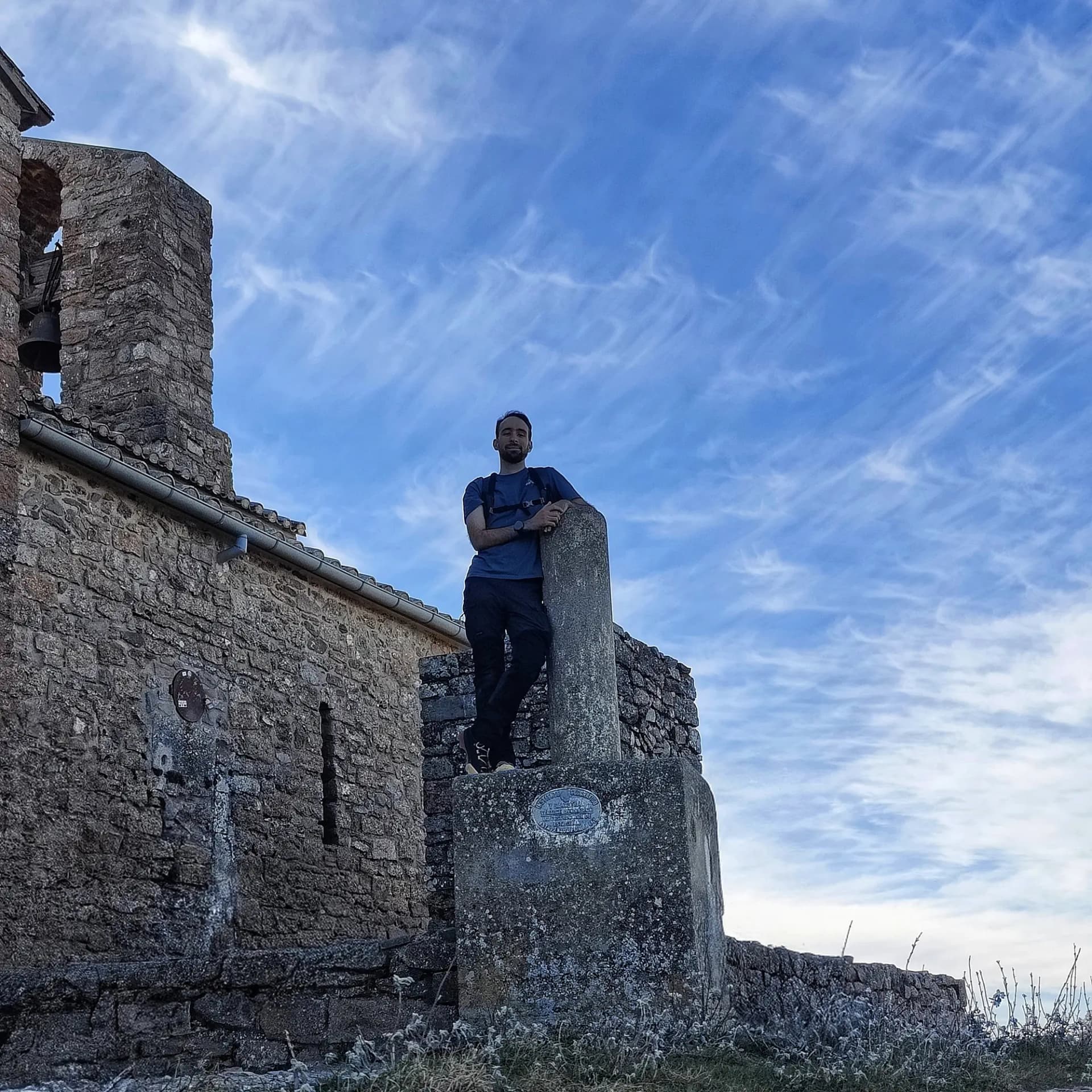 Cim de La Mola, davant del Monestir de Sant Llorenç del Munt. Cim de La Mola, davant del Monestir de Sant Llorenç del Munt.