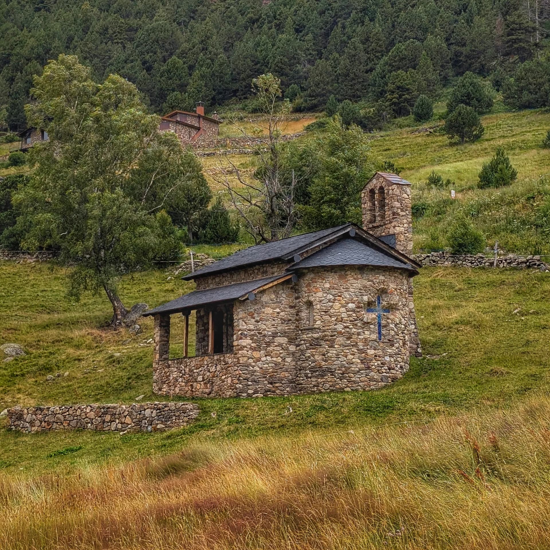 Capella de la Vall d'Incles La petita Capella de la Vall d'Incles, rodejada de pastures.