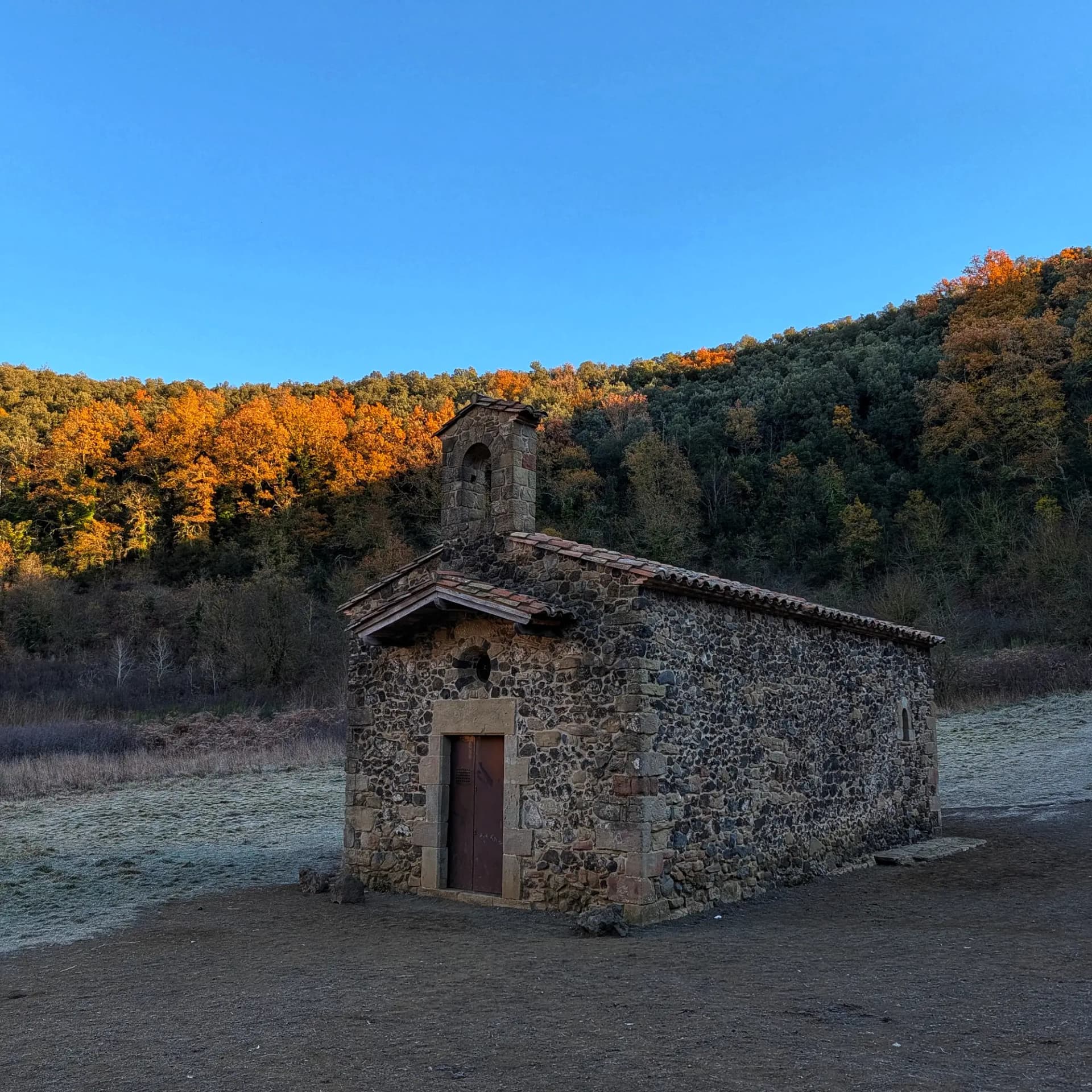 L'ermita de Santa Margarida de Sacot, una construcció romànica, està situada al centre del cràter del volcà de Santa Margarida, a la comarca de la Garrotxa. Ermita de Santa Margarida de Sacot al centre del cràter del volcà de Santa Margarida.